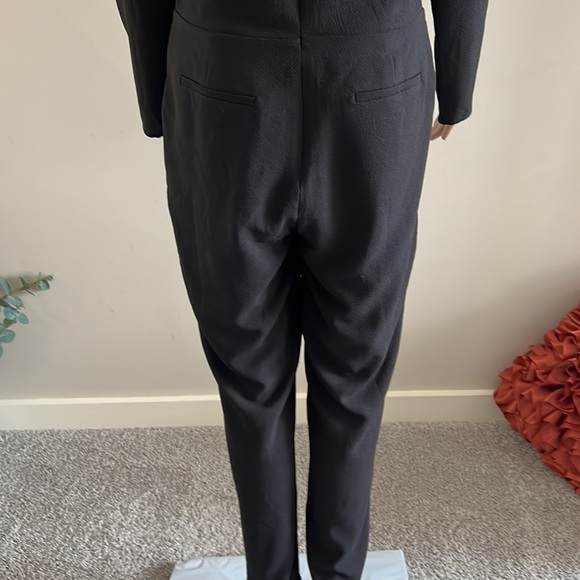 Elegant Black Jumpsuit - Picture 4 of 13